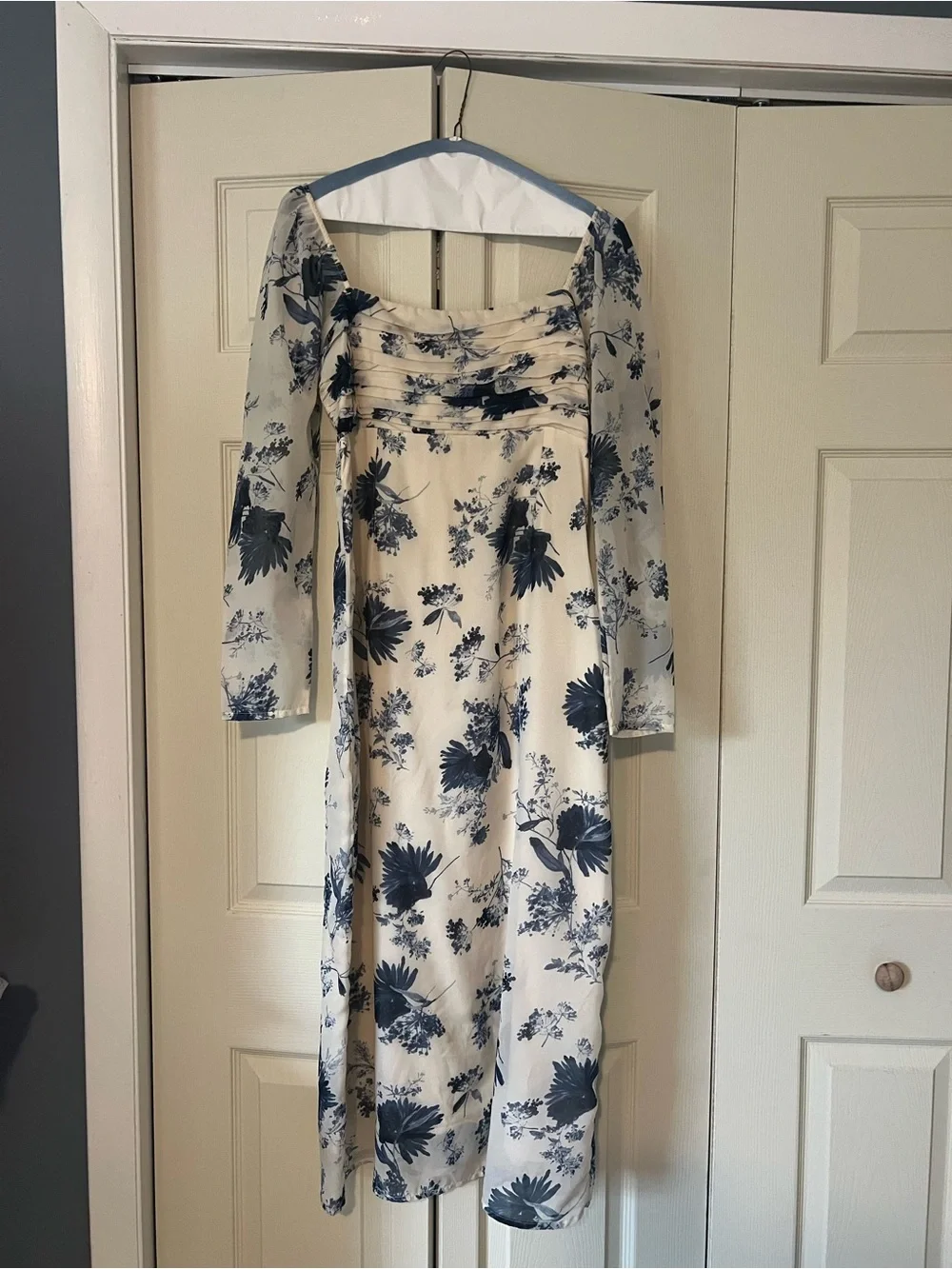 Abercrombie & Fitch elegant cream